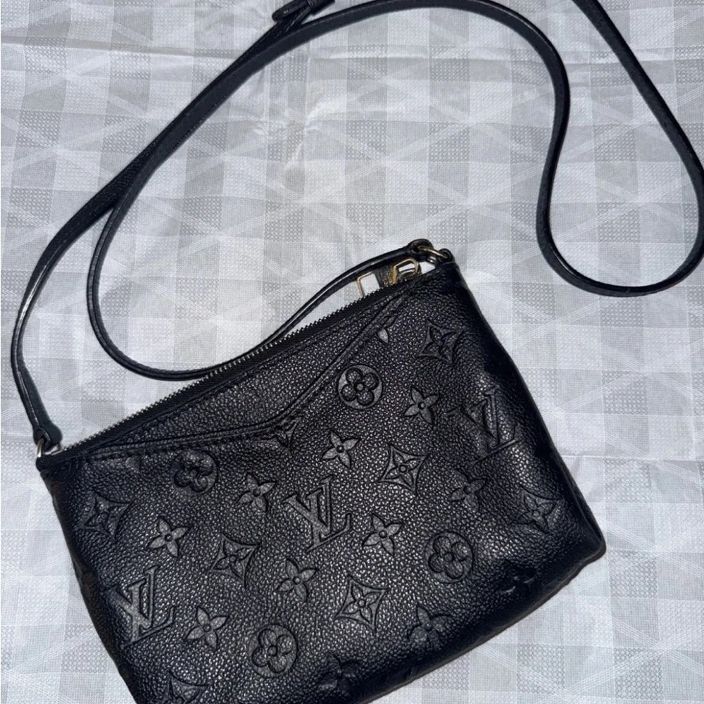 Louis Vuitton Black Monogram Leather Clutch - Picture 3 of 16